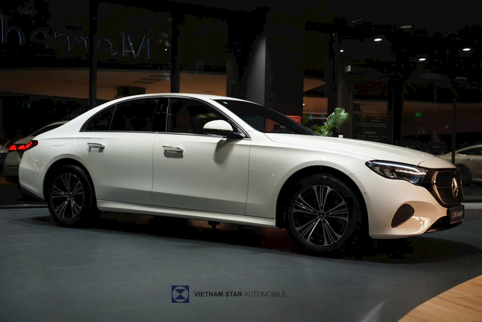 Mercedes-Benz E200 𝐀𝐯𝐚𝐧𝐭𝐠𝐚𝐫𝐝𝐞 2026 - Ảnh 2