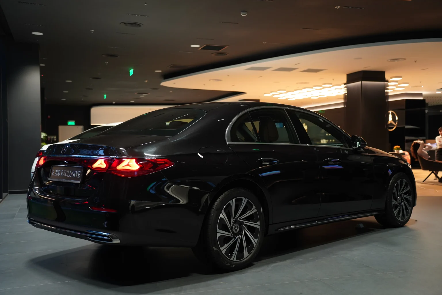 Mercedes-Benz E200 Exclusive 2026 - Ảnh 4
