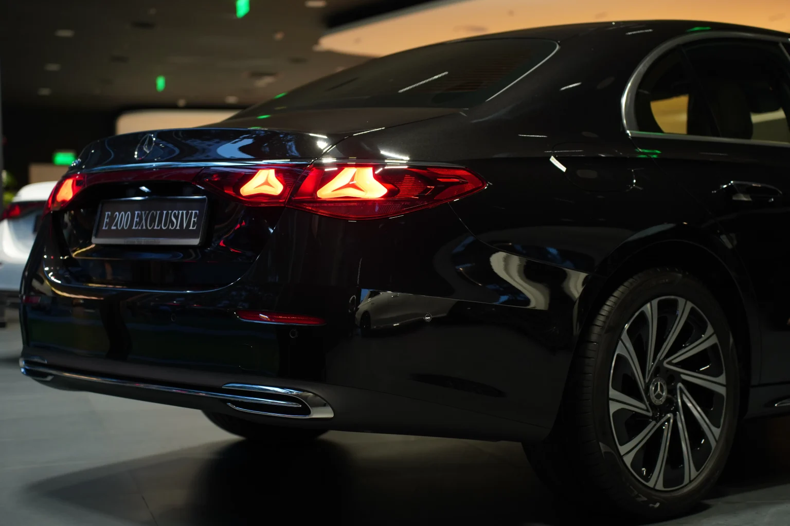 Mercedes-Benz E200 Exclusive 2026 - Ảnh 5